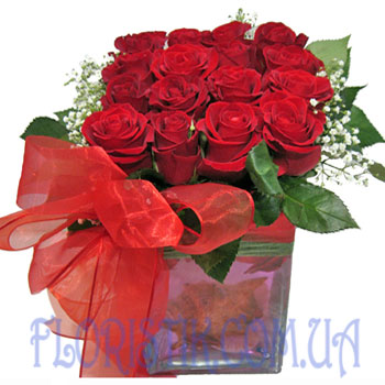 Modern 15 red roses ― Floristik — flower delivery all over Ukraine