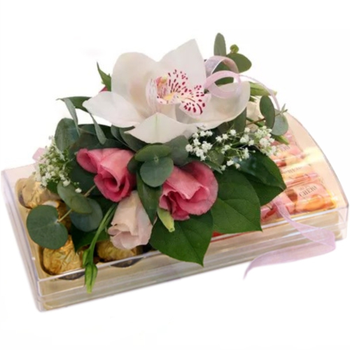 Box of chocolates with decor ― Floristik — flower delivery all over Ukraine