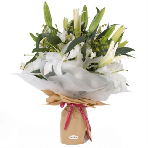 A bouquet of lilies. Buy a bouquet of lilies in the online store Floristik
