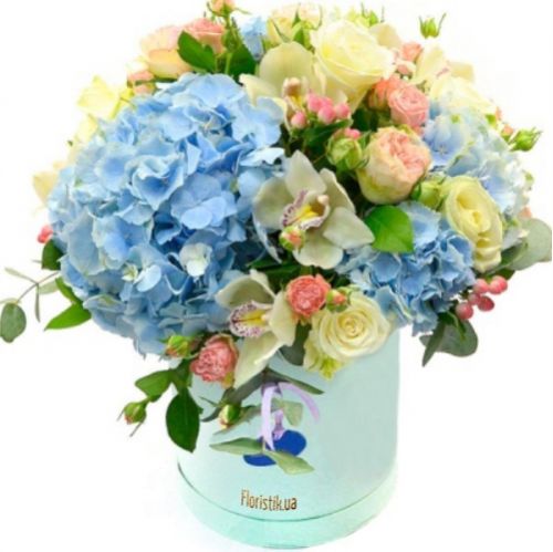Premium Box ― Floristik — flower delivery all over Ukraine