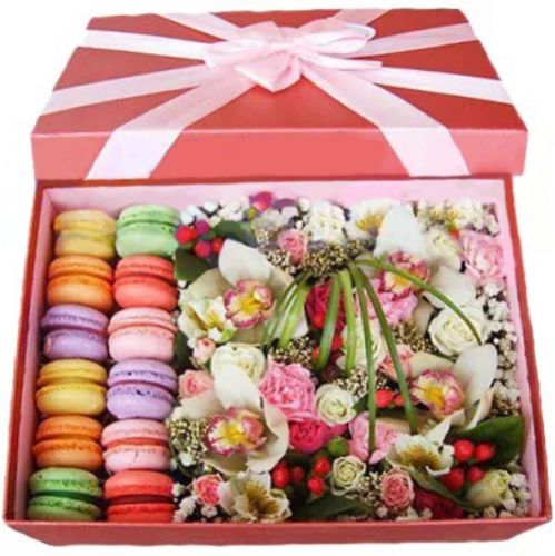 The box Pastorale ― Floristik — flower delivery all over Ukraine