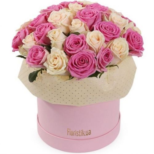 The box of pink and cream roses ― Floristik — flower delivery all over Ukraine
