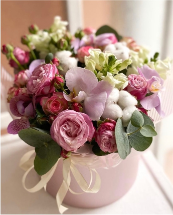 Flower box size L ― Floristik — flower delivery all over Ukraine