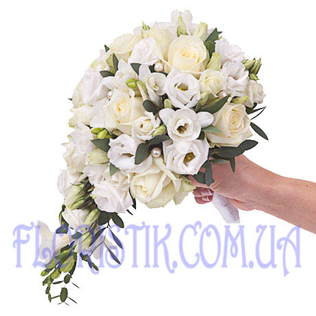 Cascade bouquet of roses and Aust ― Floristik — flower delivery all over Ukraine