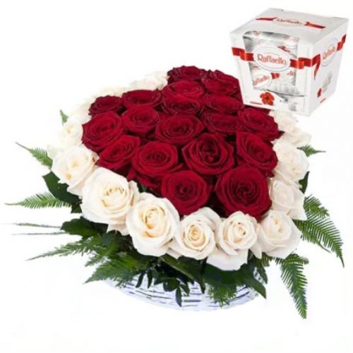Heart of red and white roses ― Floristik — flower delivery all over Ukraine