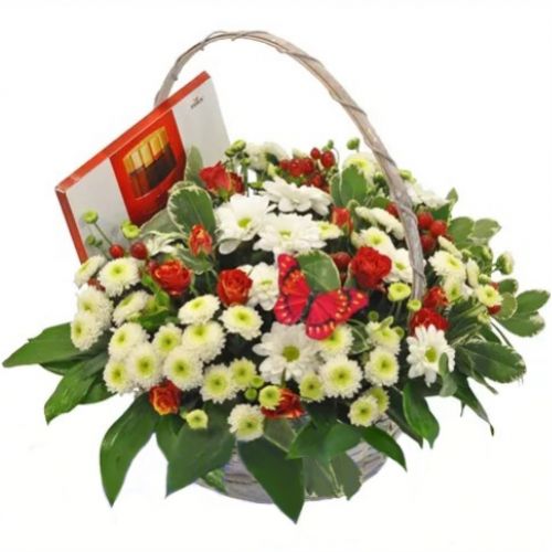 Basket of roses and chrysanthemums ― Floristik — flower delivery all over Ukraine