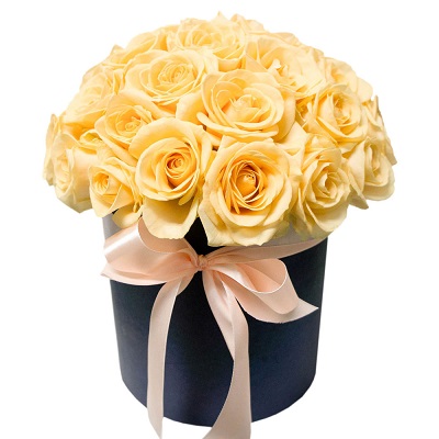 Box of cream roses ― Floristik — flower delivery all over Ukraine